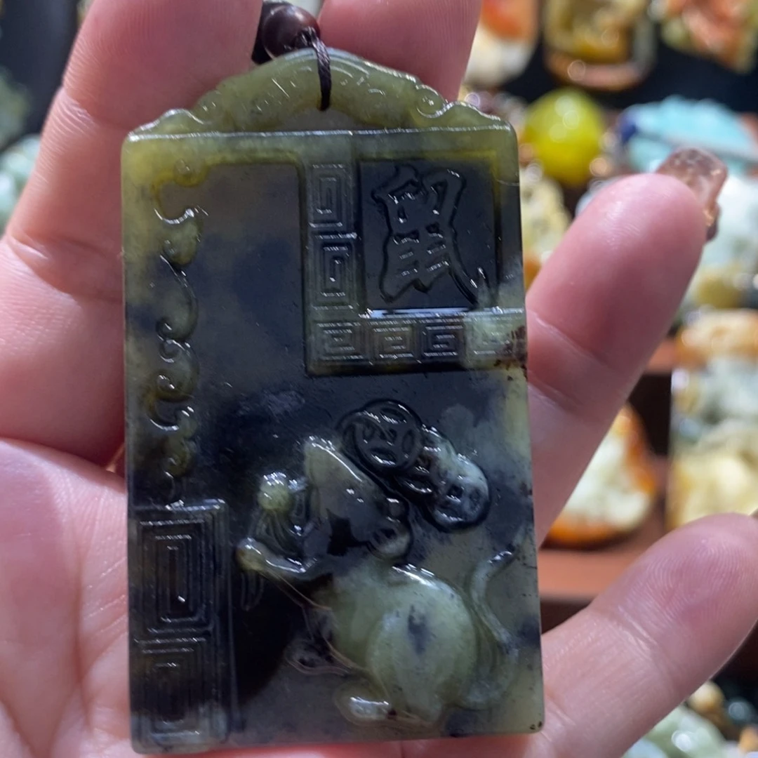 蛇纹石玉颈饰未镶嵌