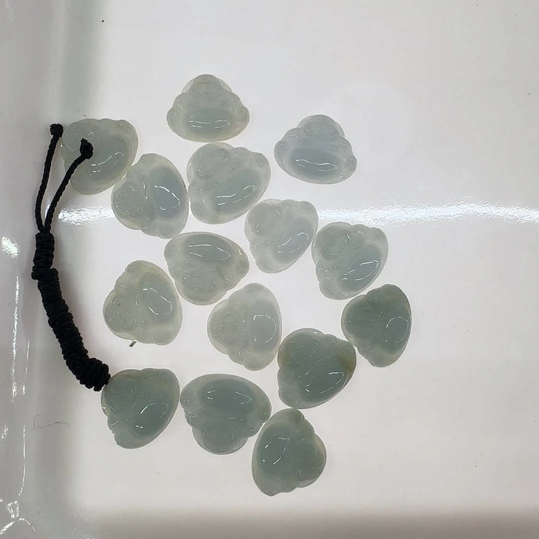 翡翠未镶嵌颈饰佛公