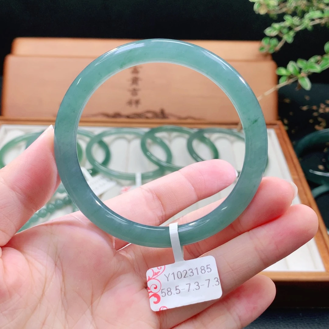 翡翠手镯（圆镯）未镶嵌