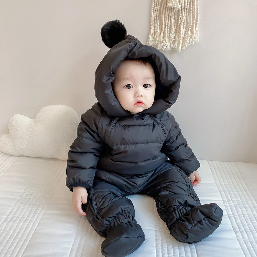 婴儿连体衣羽绒服秋冬季外出衣服0-1岁男女宝宝冬装轻薄包脚保暖2