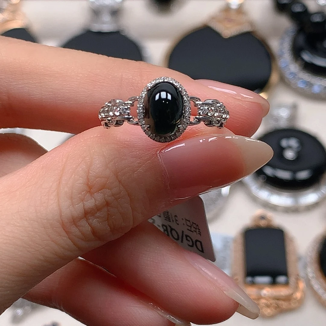 翡翠戒指18K金镶嵌