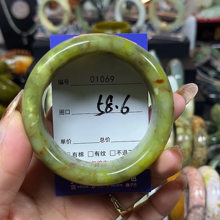 w****蛇纹石玉未镶嵌手镯