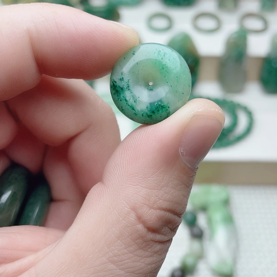 独山玉未镶嵌挂件