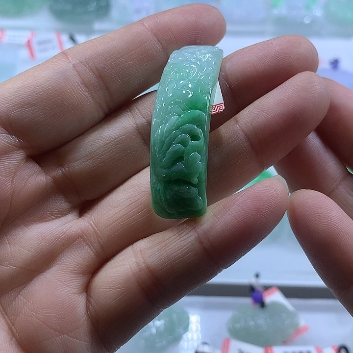 翡翠未镶嵌颈饰天然翡翠吊坠A货