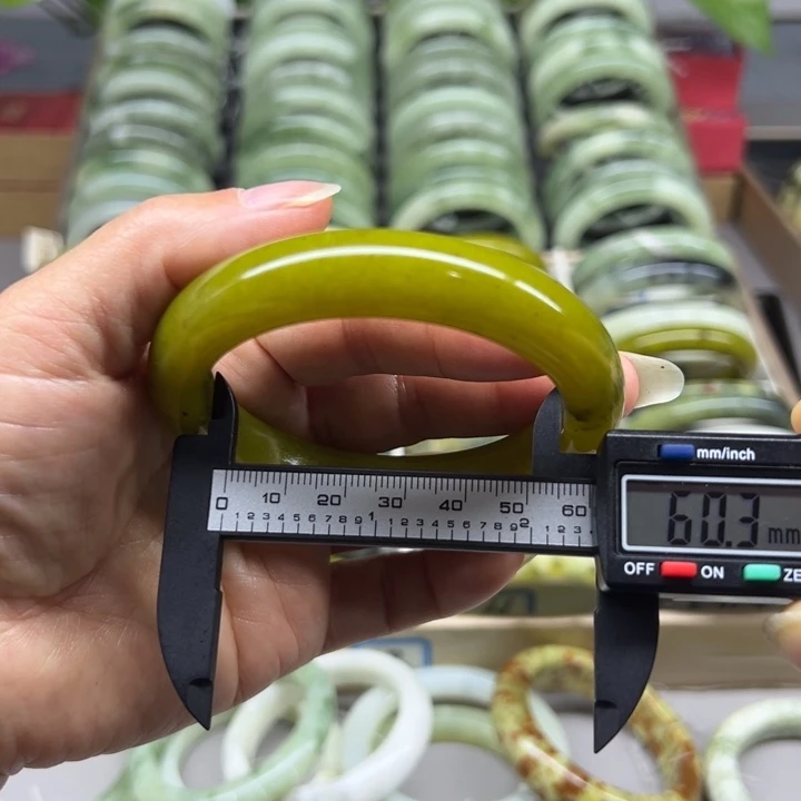 蛇纹石玉未镶嵌手镯45