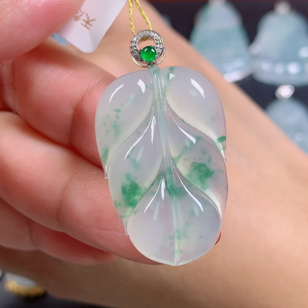 翡翠18K金镶嵌颈饰叶子