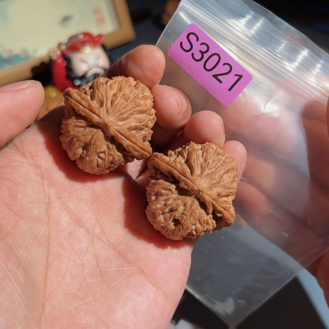 文玩核桃把件三角白