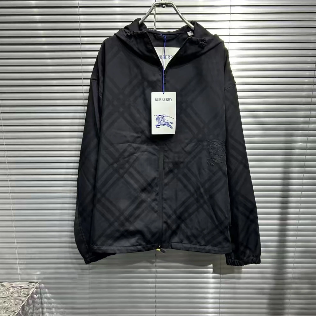 未使用 BURBERRY/博柏利 25ss胸前战马格纹连帽拉链夹克/m码