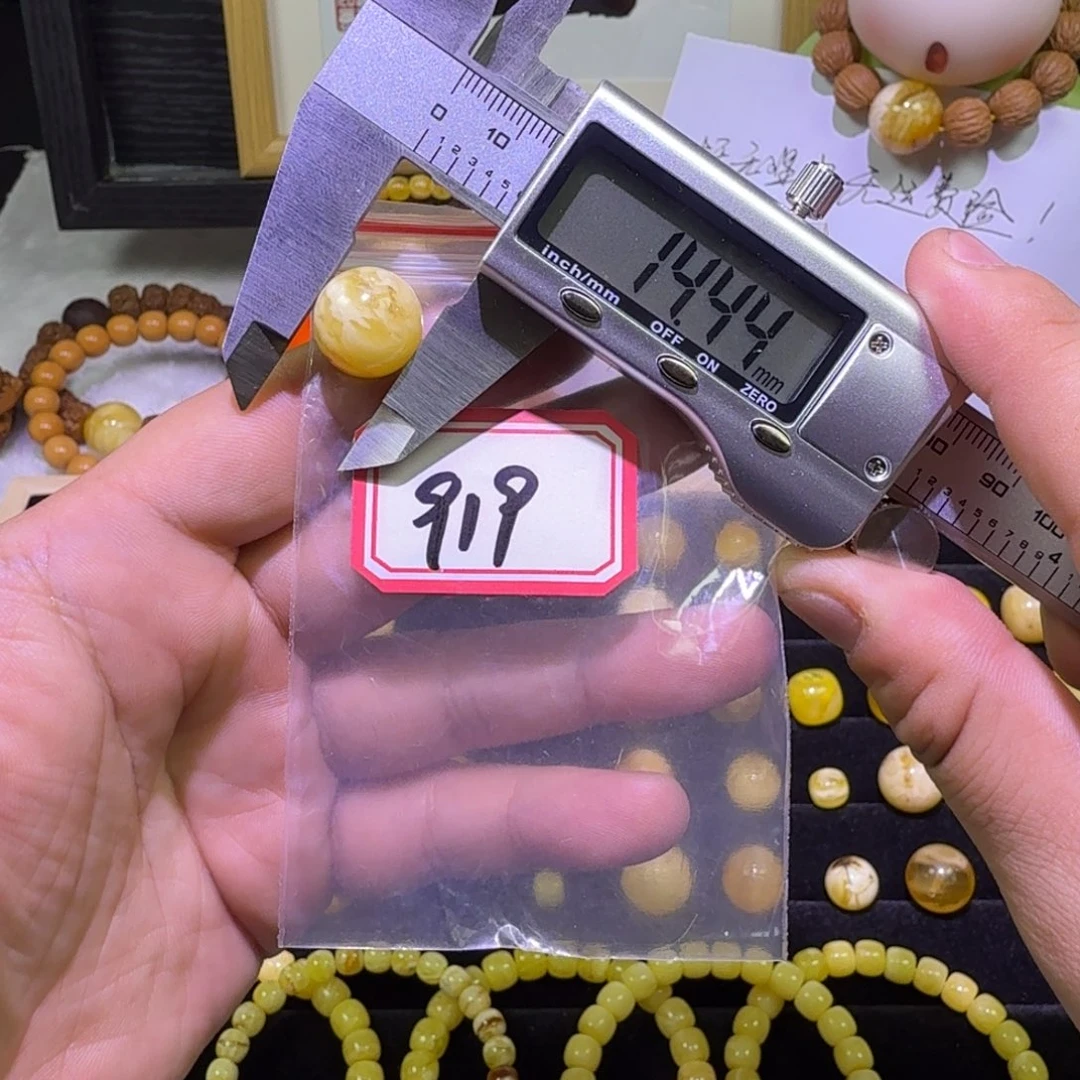 蜜蜡未镶嵌珠宝奇石