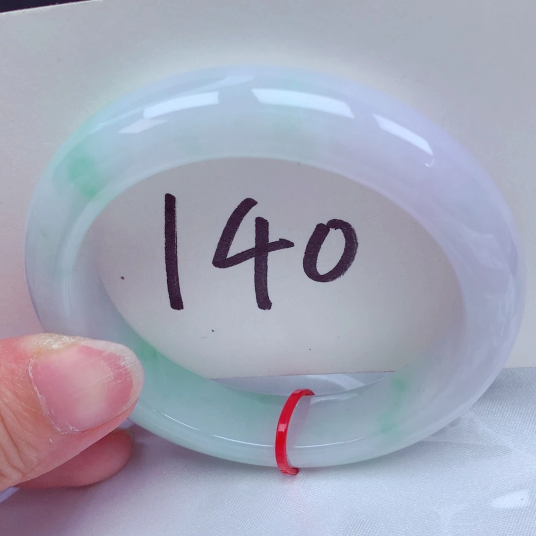 翡翠手镯未镶嵌翡翠