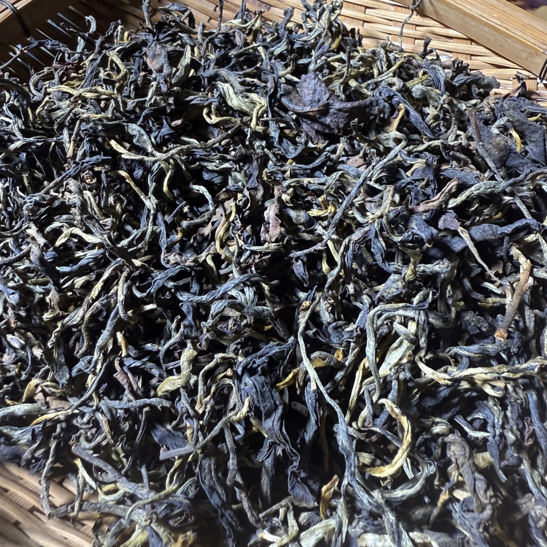 2025年云南临沧勐库懂过头春中大树混采红茶散 8月20日（5号）