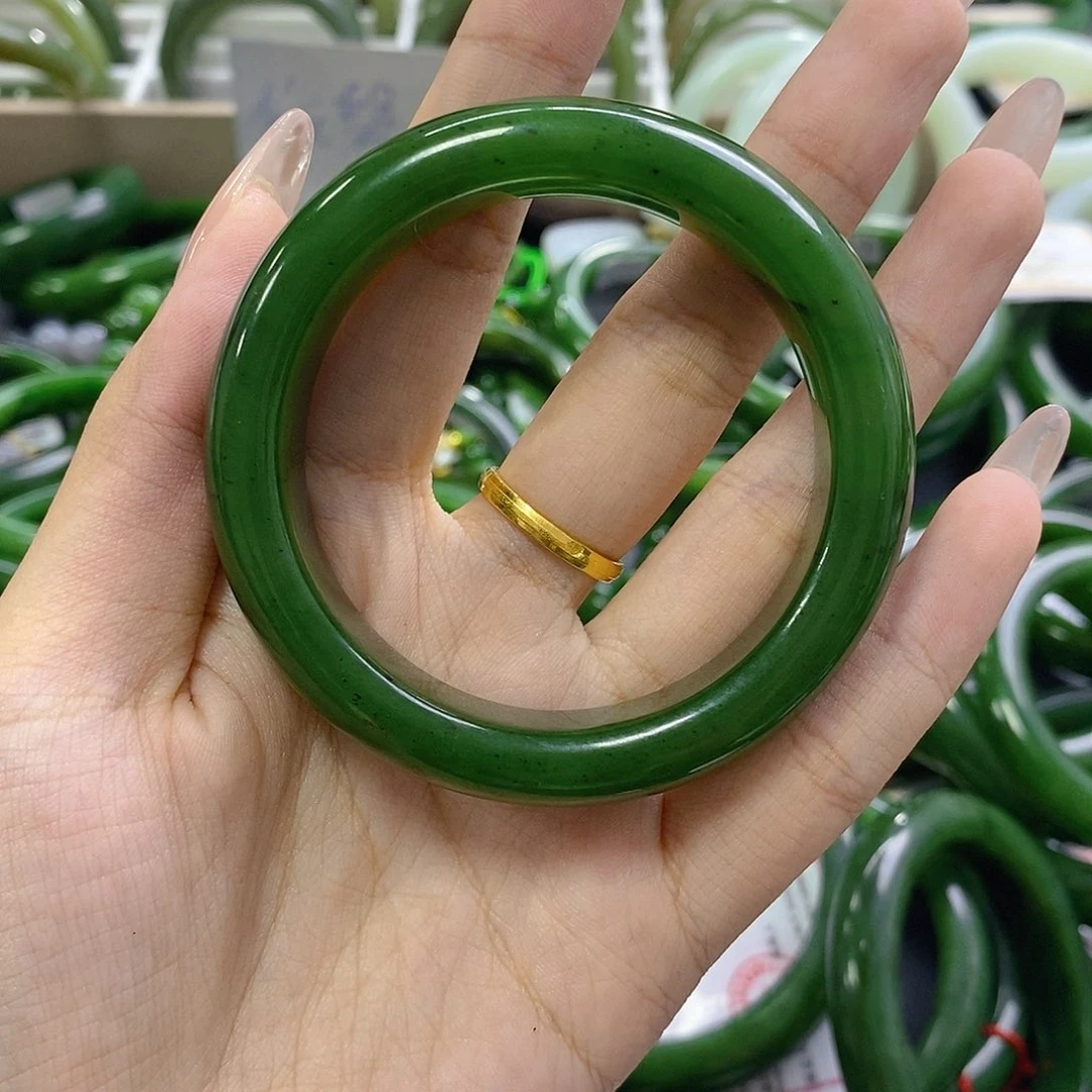 公***姐和田玉未镶嵌手链