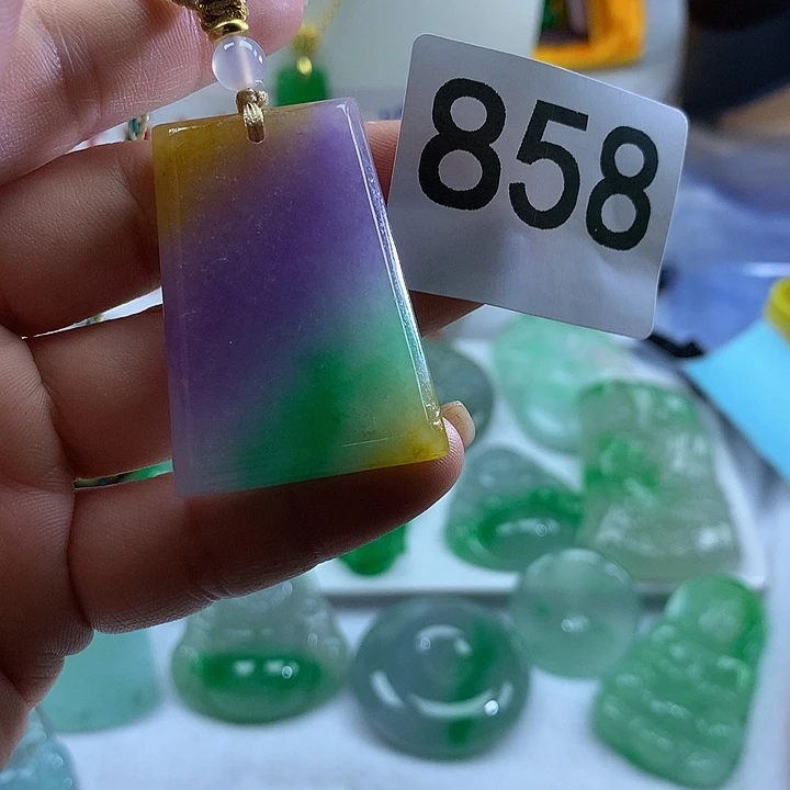 翡翠未镶嵌吊坠(赠链)