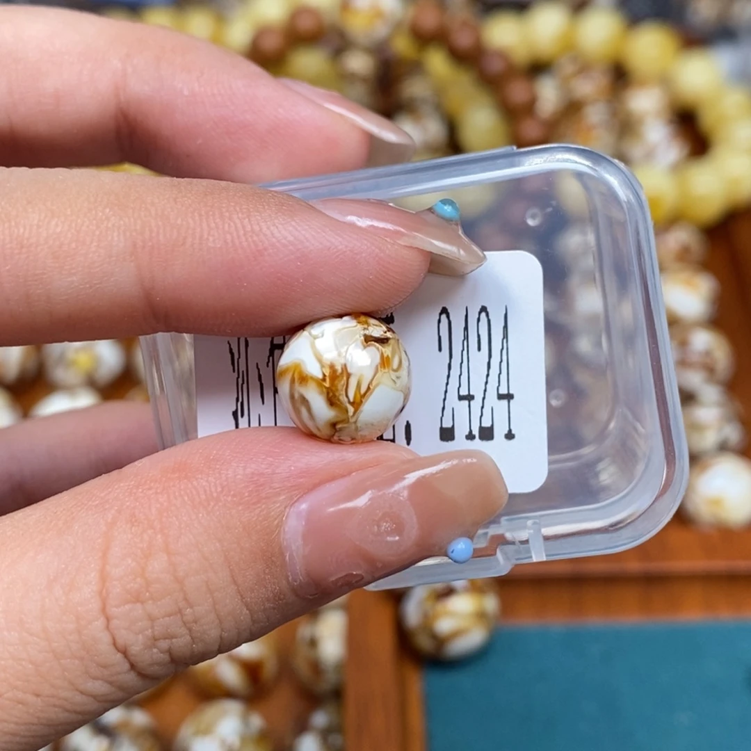 沁色蜜蜡未镶嵌2424