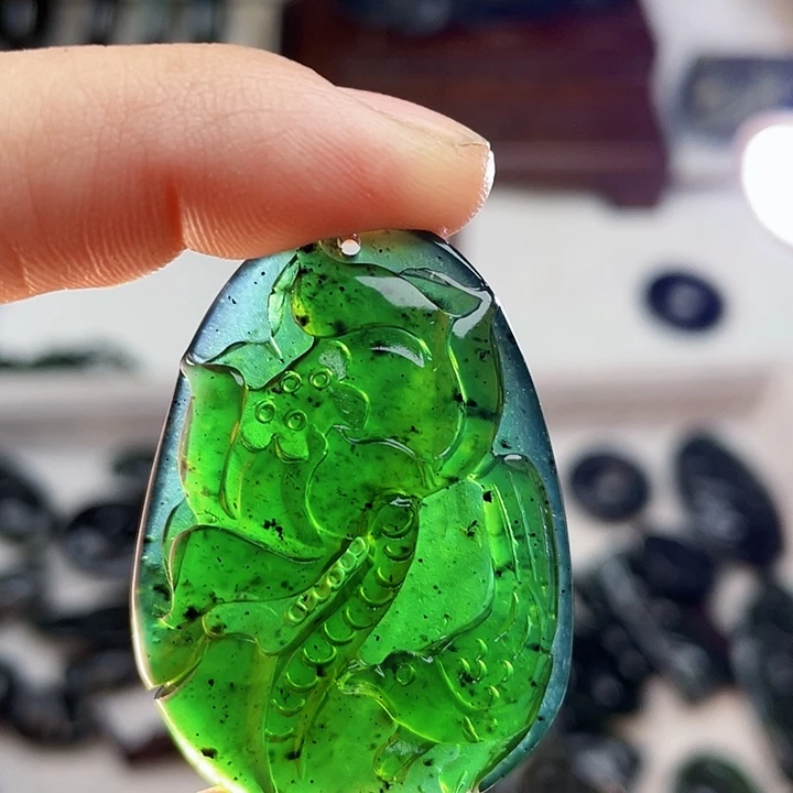 蛇纹石玉未镶嵌挂件