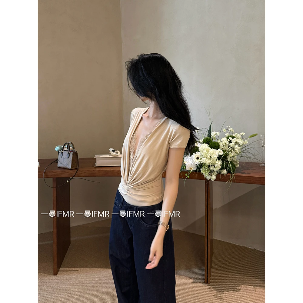 蕾丝拼接纯欲v领短袖正肩T恤女夏季修身收腰辣妹显瘦连体上衣