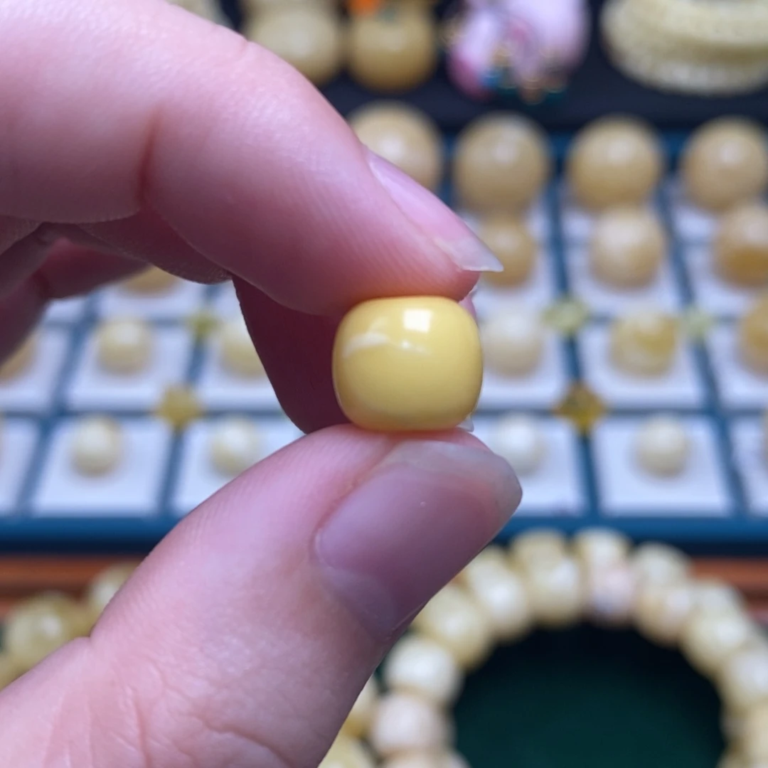 零***。蜜蜡未镶嵌珠宝奇石