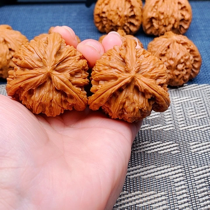 S***文玩核桃吊坠三棱