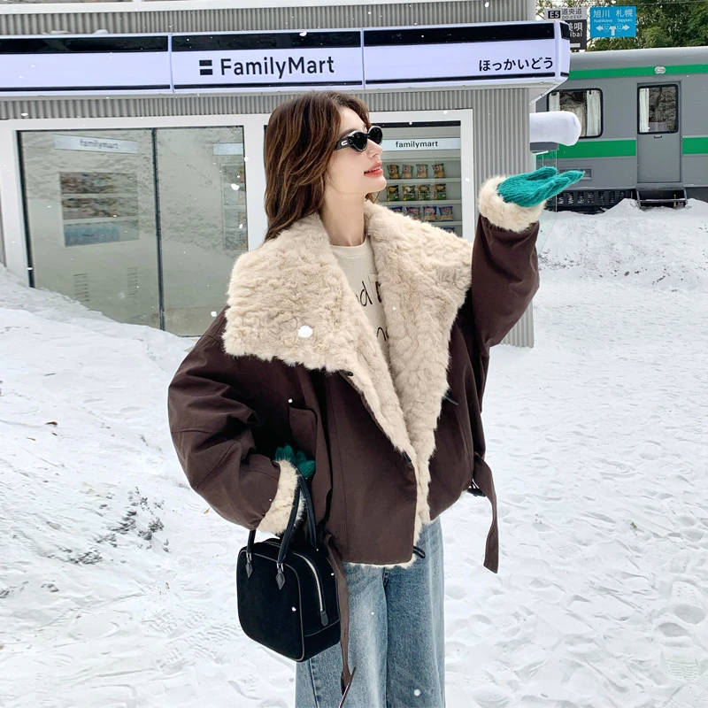 复古港风氛围感皮毛一体羽绒服2025冬季新款甜酷羊羔毛翻领派克服