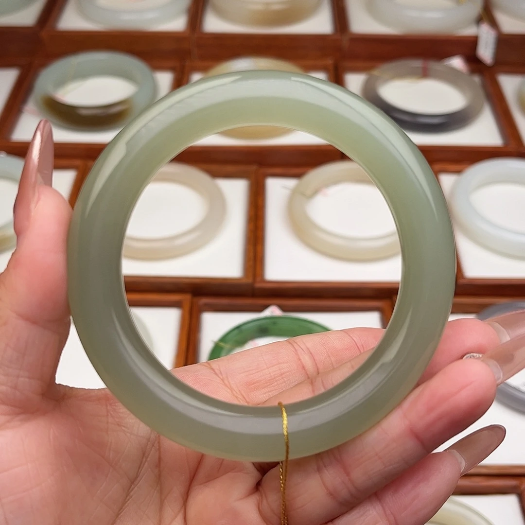 和田玉未镶嵌手镯60