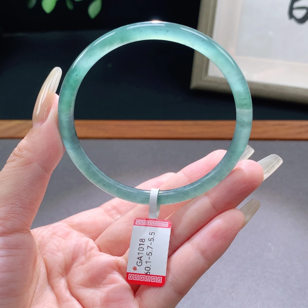 翡翠手镯未镶嵌天然翡翠手镯