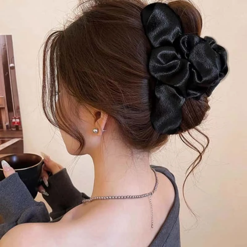高级感褶皱缎面抓夹大号女2025新款云朵发夹后脑勺鲨鱼夹头饰夹子