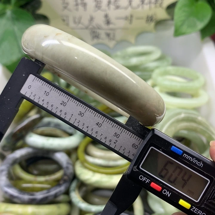 蛇纹石玉未镶嵌手镯13