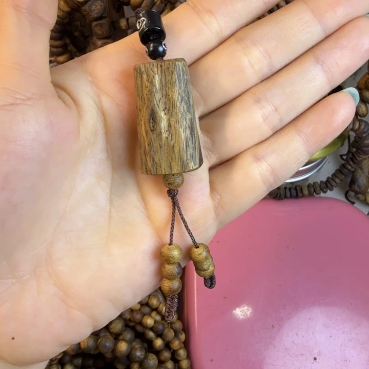 沉香沉香碎屑莺歌绿奇楠无事牌