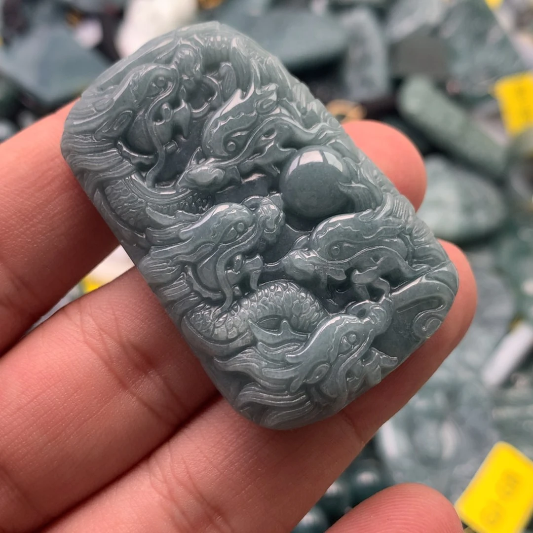 翡翠未镶嵌颈饰龙牌