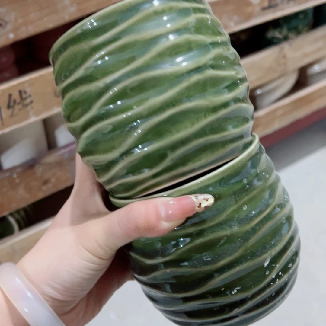 有孔，陶瓷花盆满10米包邮发货。