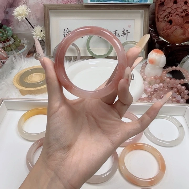 未镶嵌手镯石英质玉?***?