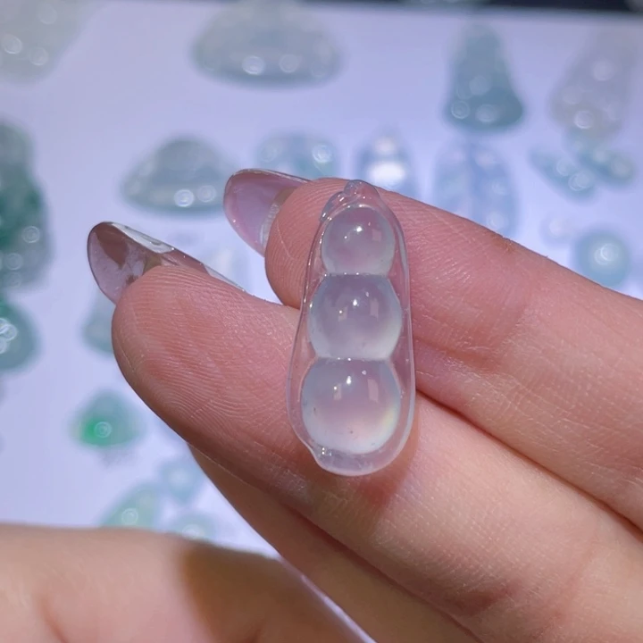 翡翠未镶嵌颈饰裸石