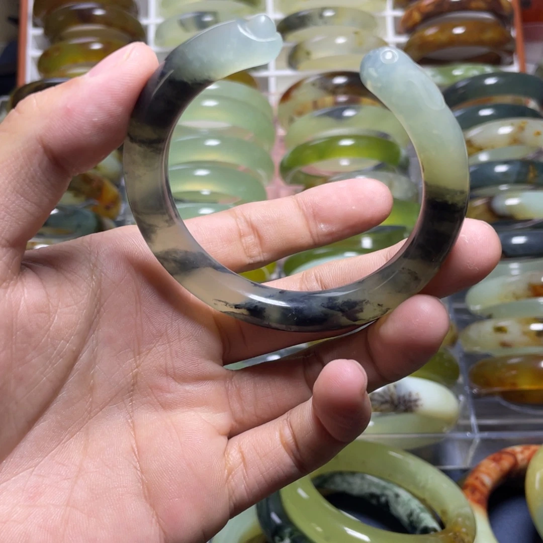 蛇纹石玉未镶嵌手镯