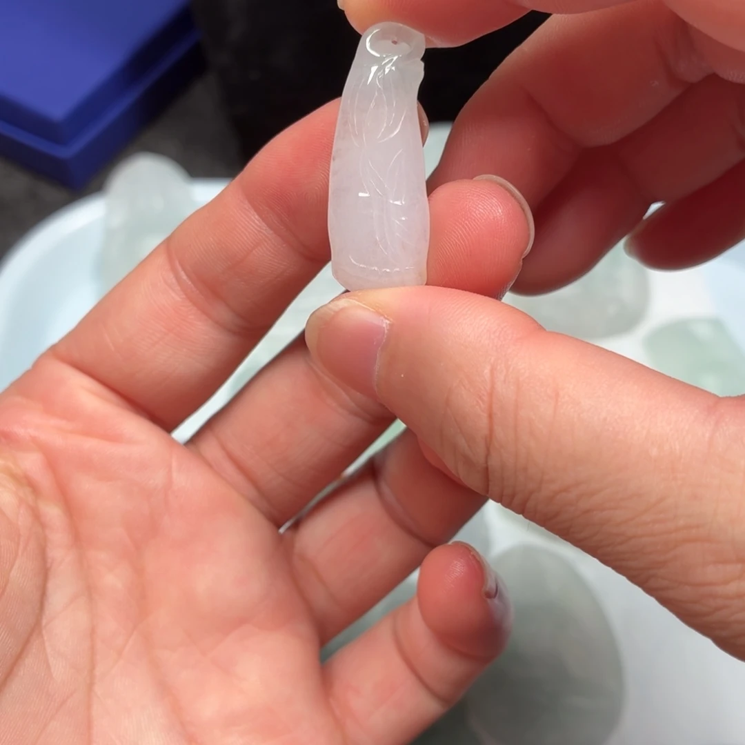 翡翠未镶嵌颈饰竹节