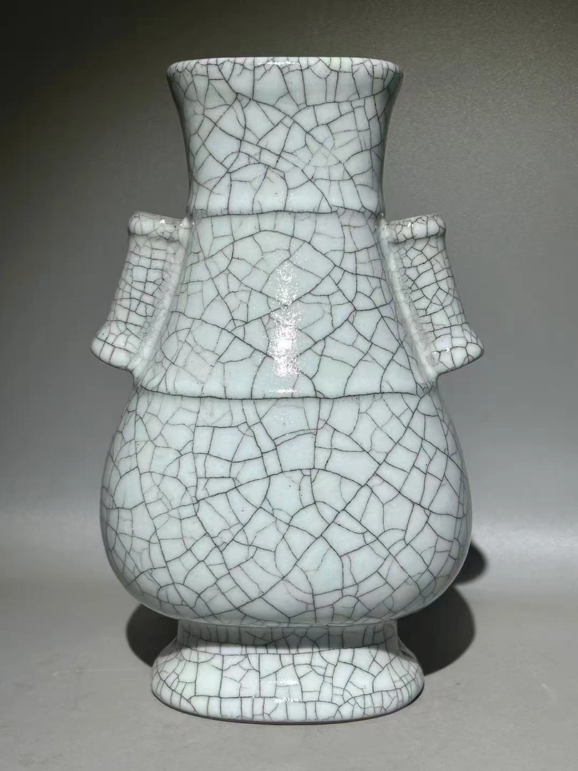 南官窑穿带瓶摆件