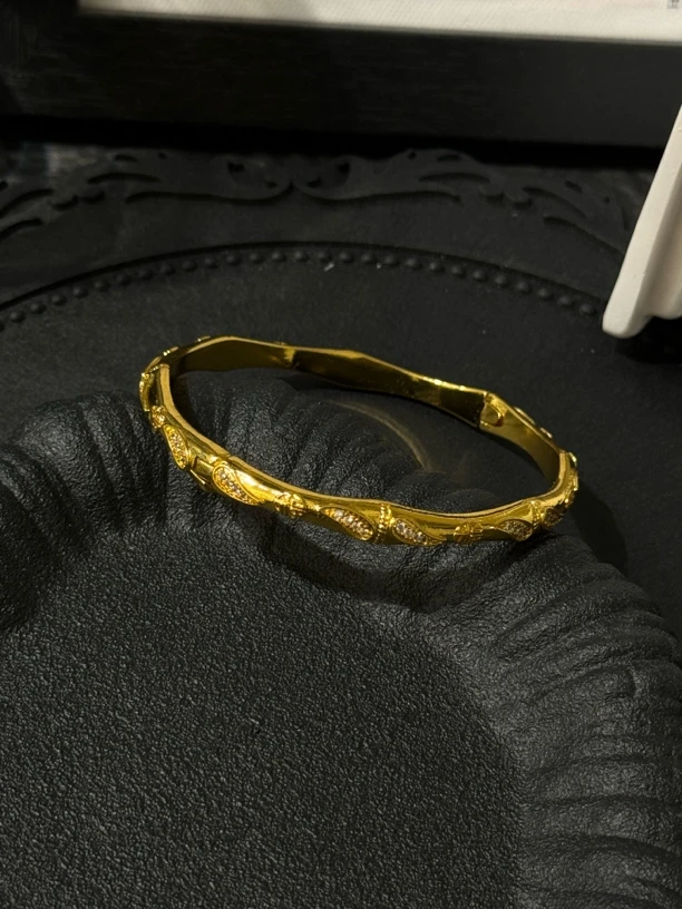 钛钢手链 LARVINA腰果花手链