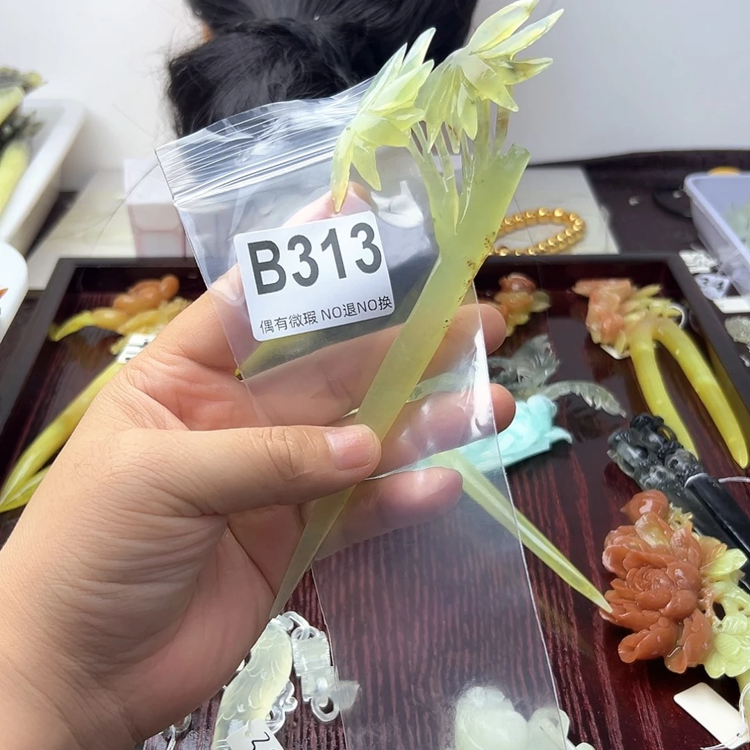 蛇纹石玉合金颈饰温**忆