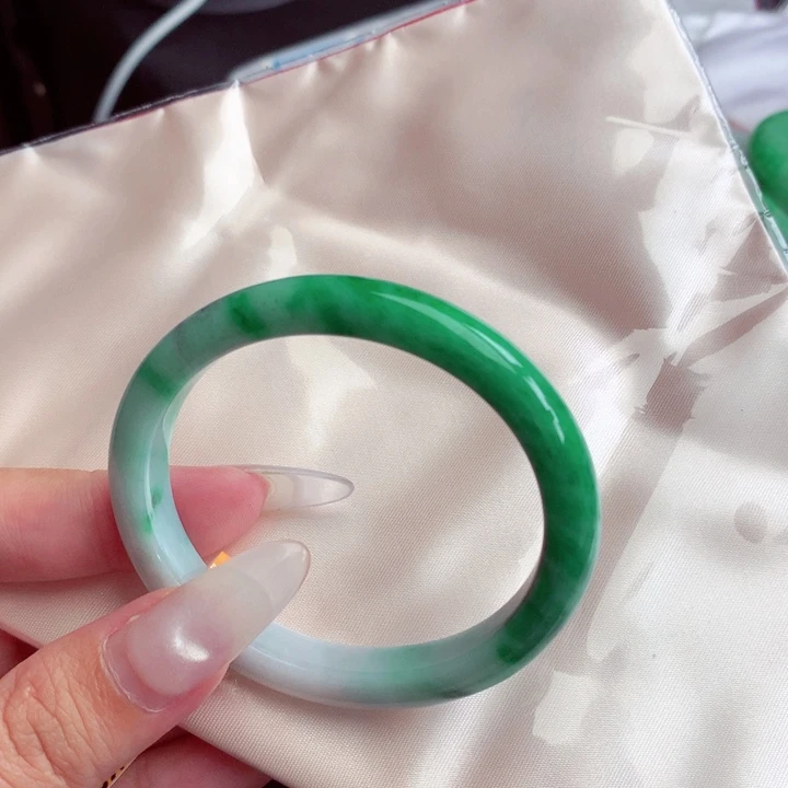 翡翠未镶嵌手镯翡翠