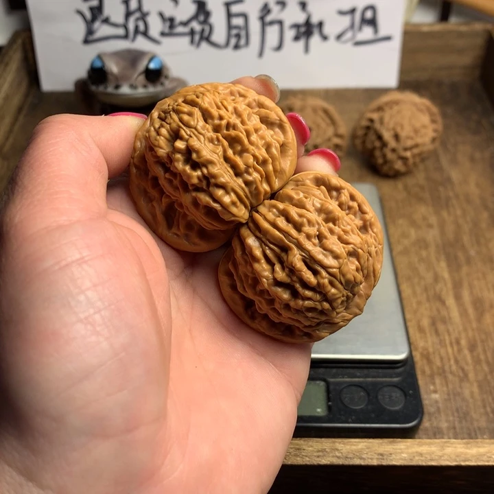 文玩核桃吊坠c****y悍高楼