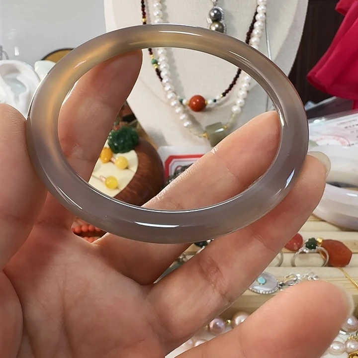 玛瑙/玉髓未镶嵌手镯57.8烟灰冰透玛瑙手镯优惠有结构