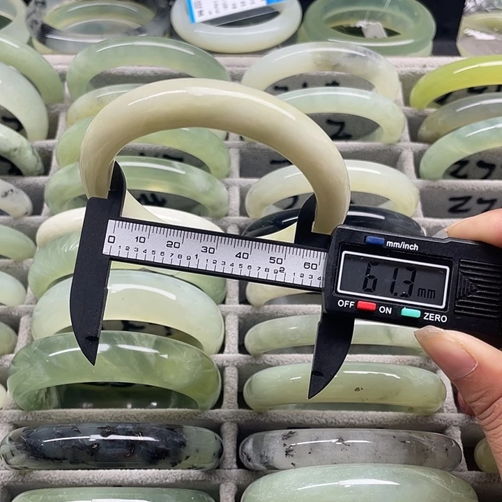 蛇纹石玉未镶嵌手镯274