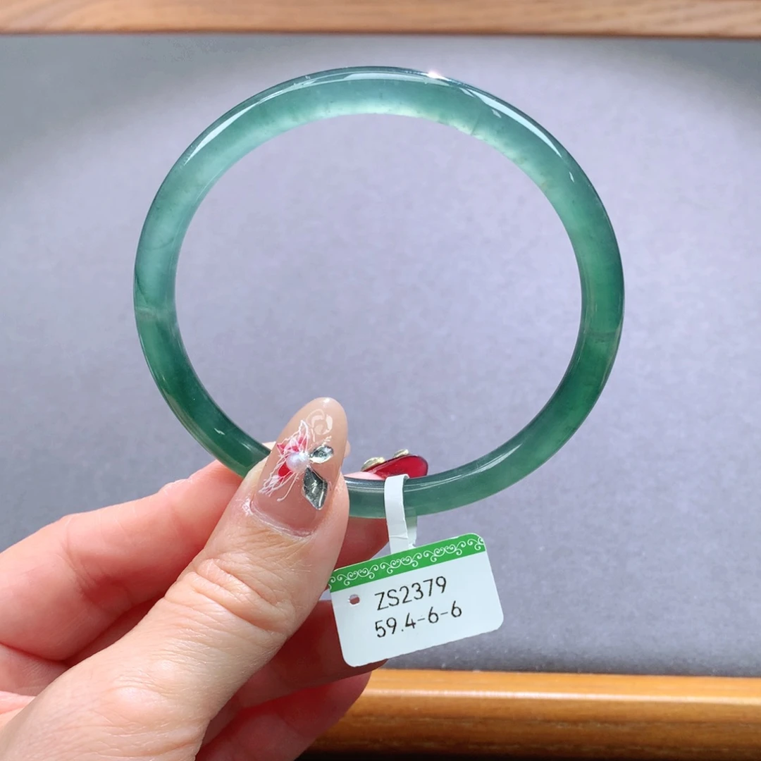 翡翠手镯未镶嵌天然翡翠手镯叮当镯