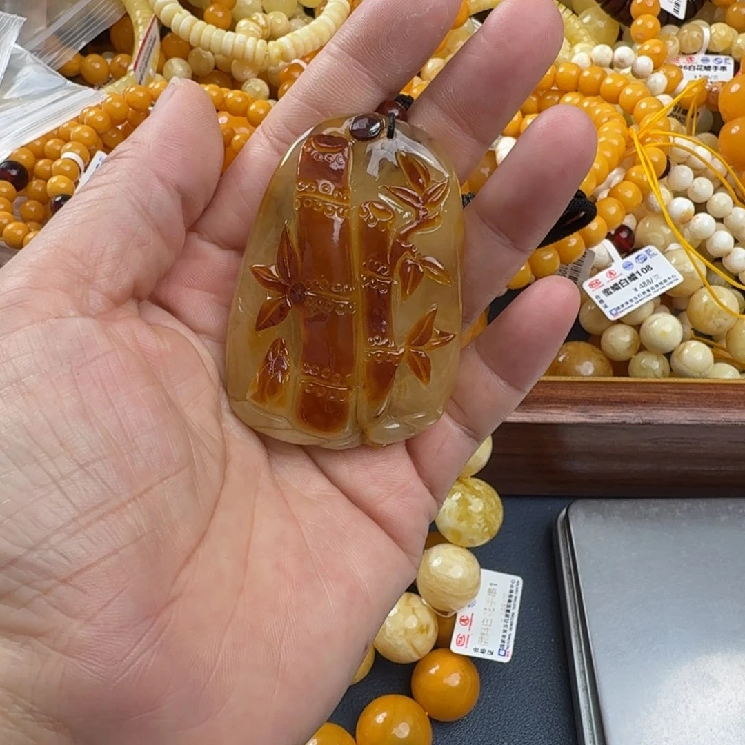 琥珀未镶嵌珠宝奇石