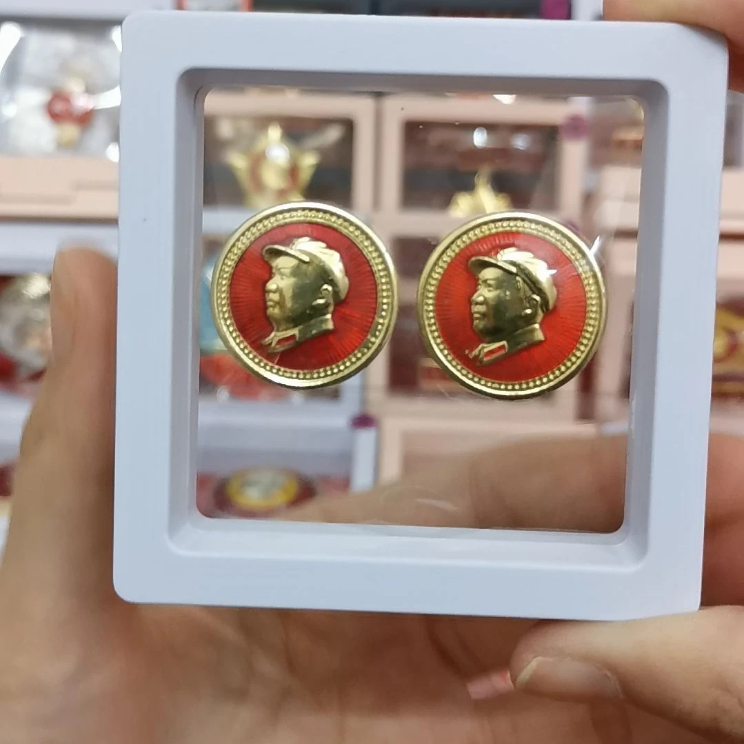 其他普通金属峰**转红色收藏纪念章1枚