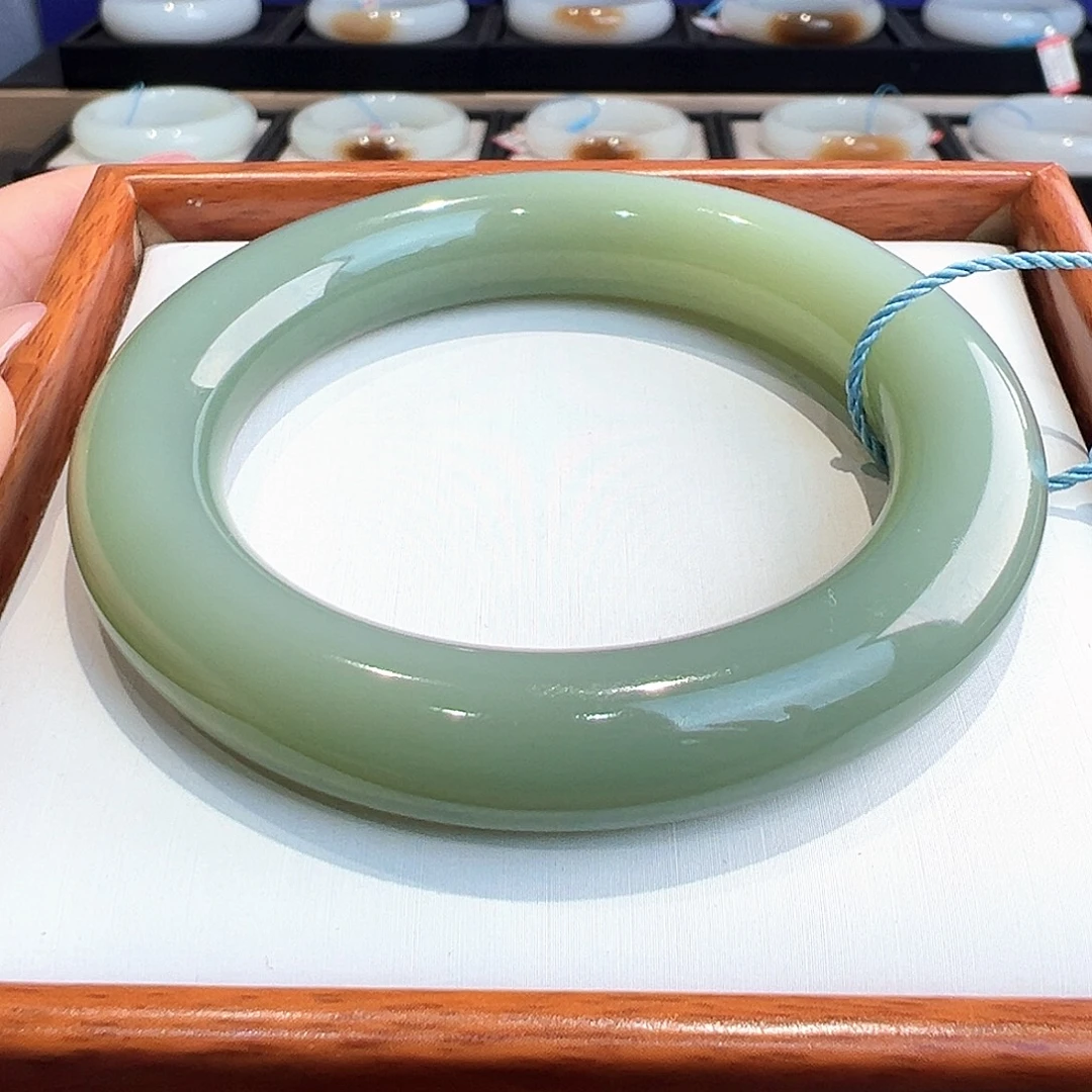 和田玉未镶嵌手镯