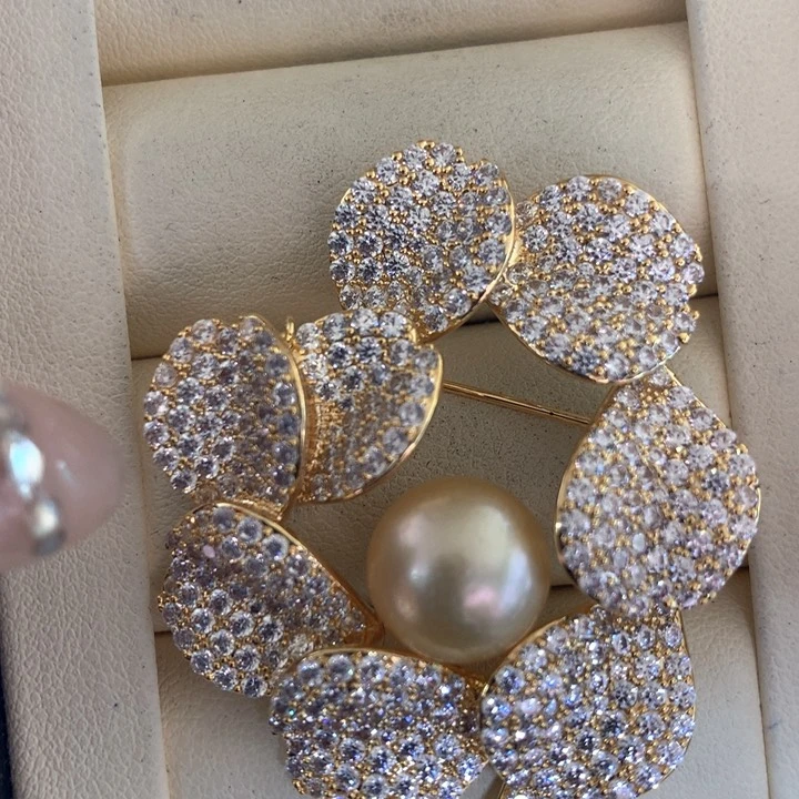 未镶嵌胸饰海水珍珠