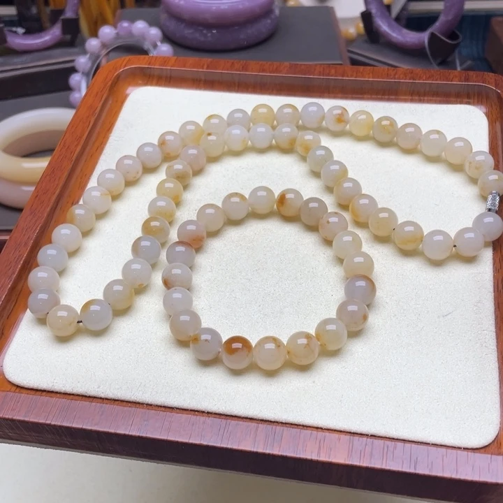 石英岩玉未镶嵌手镯一套