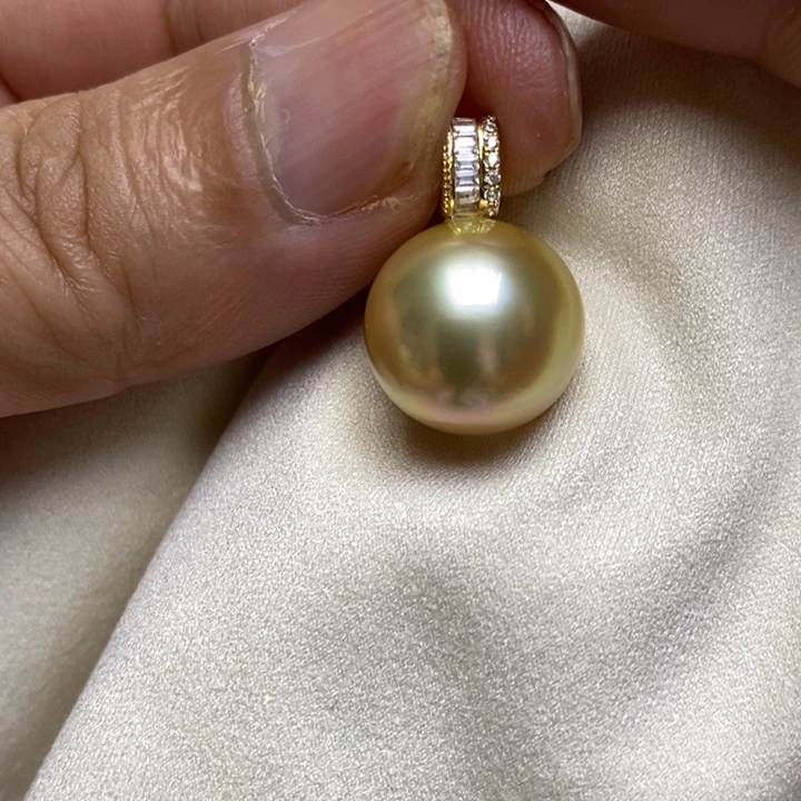 18K金镶嵌海水珍珠金珠吊坠