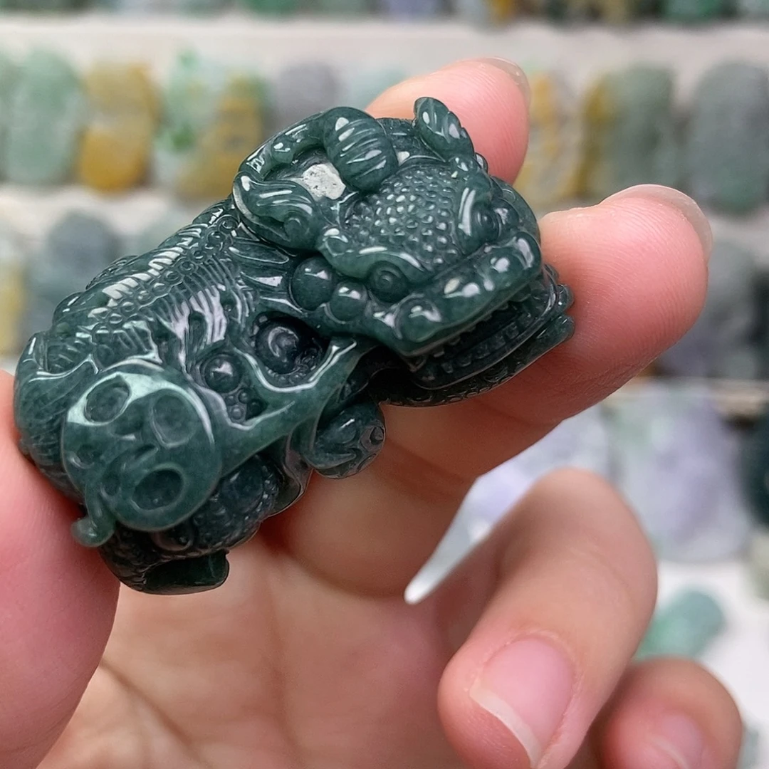 翡翠未镶嵌吊坠(赠链)