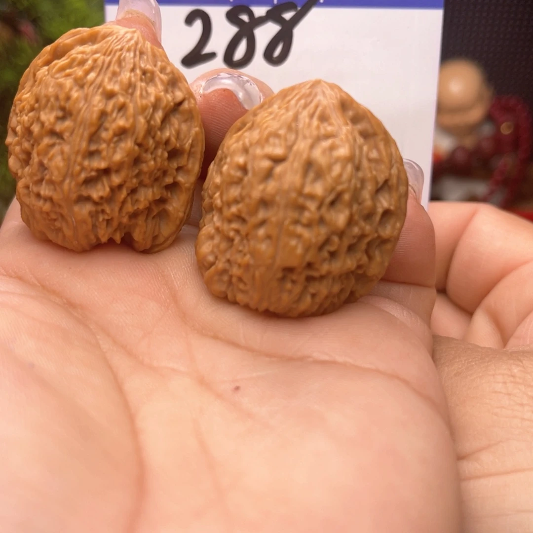 文玩核桃吊坠南疆石。边32。丹全